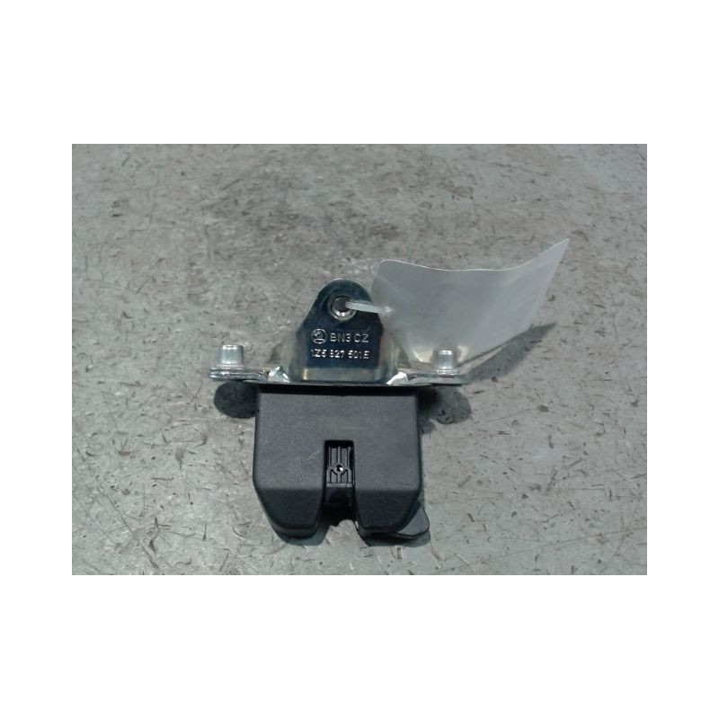 SERRURE HAYON  SKODA OCTAVIA 2008-