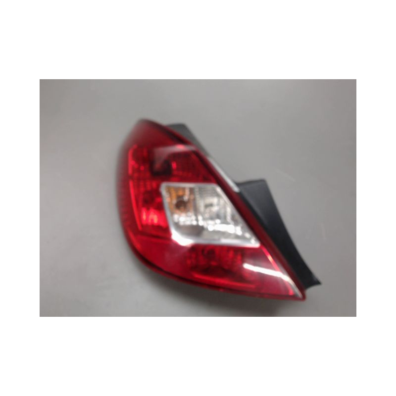 FEU ARRIERE GAUCHE  OPEL CORSA