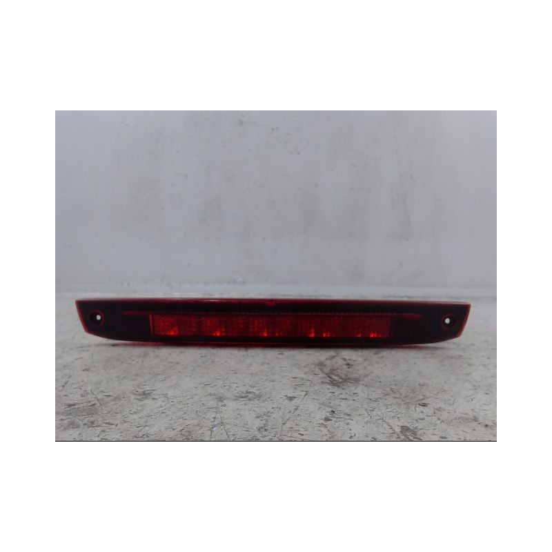 FEUX STOP SUPPLEMENTAIRE FORD FOCUS 04-07