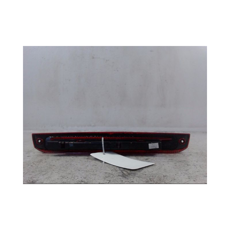 FEUX STOP SUPPLEMENTAIRE FORD FOCUS 04-07