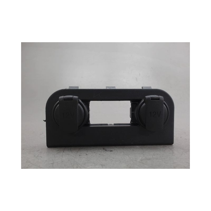 PRISE 12V AV KIA RIO