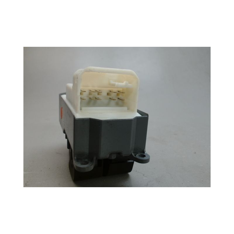 COMMANDE LEVE-GLACE PORTE AVG TOYOTA YARIS