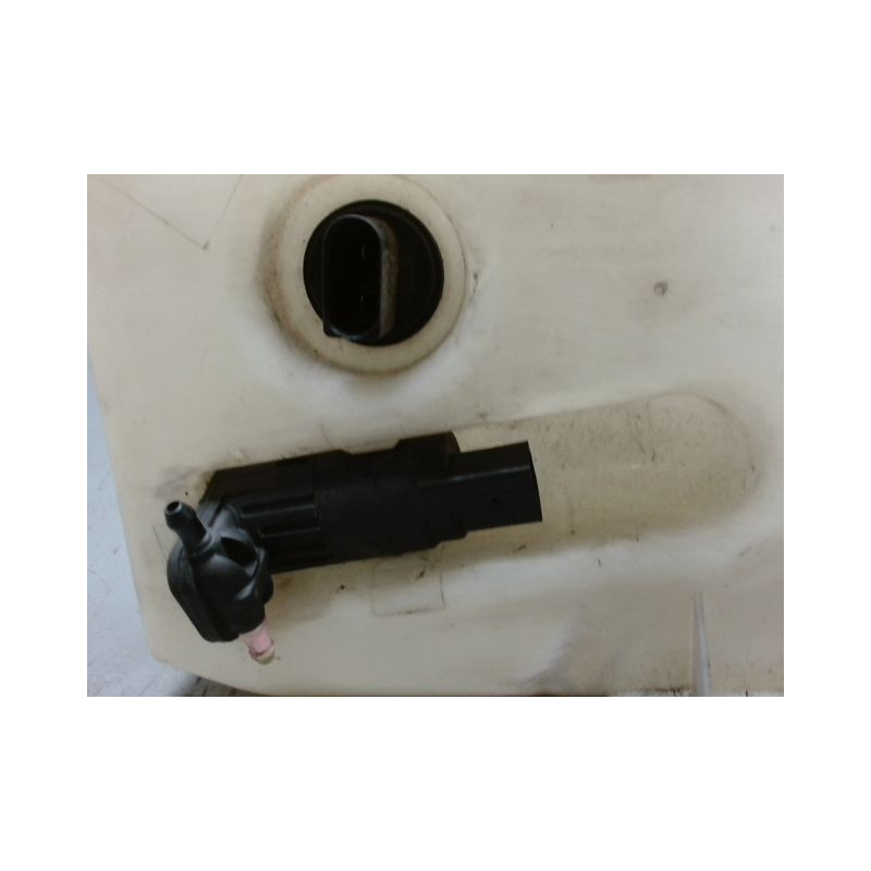 RESERVOIR LAVE-GLACE AVANT AUDI A3 2003-