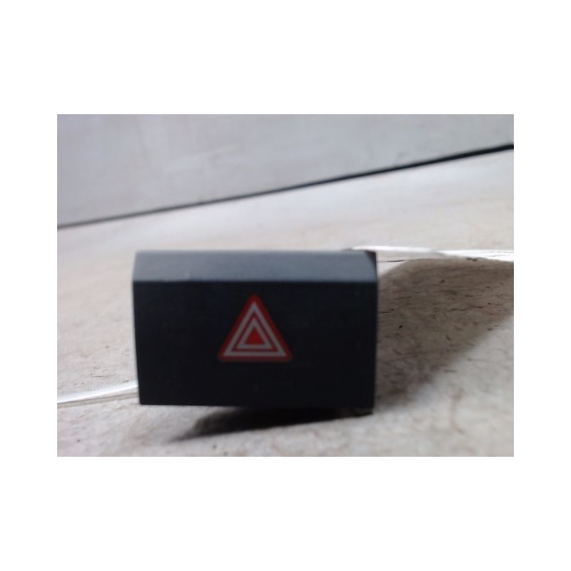BOUTON DE WARNING AUDI A3