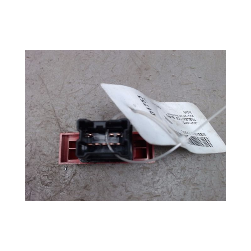 BOUTON DE WARNING NISSAN X-TRAIL