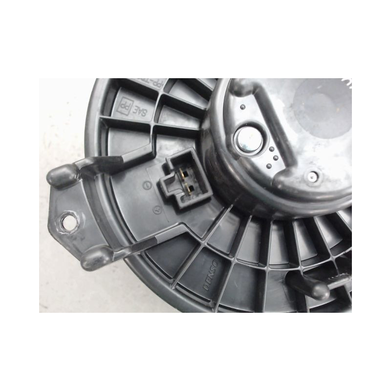 MOTEUR VENTILATEUR CHAUFFAGE TOYOTA YARIS
