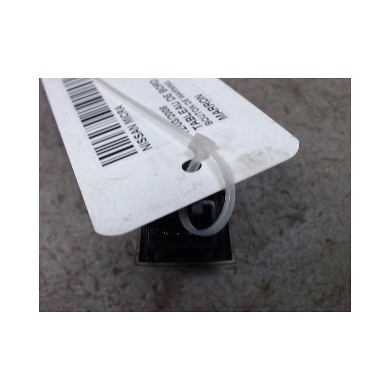 BOUTON DE WARNING NISSAN MICRA