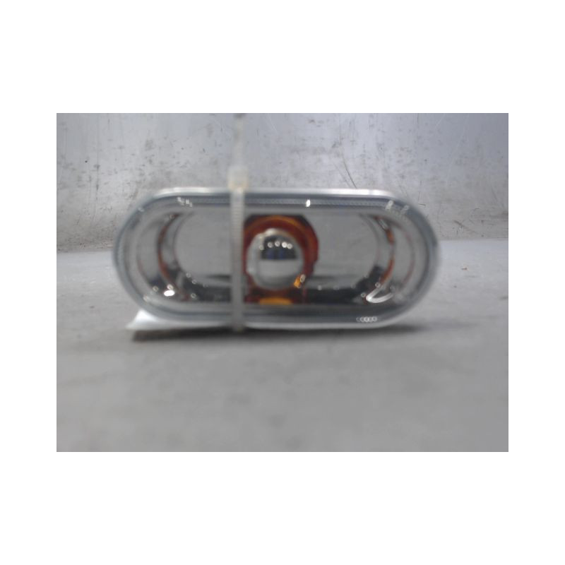 REPETITEUR AILE DROIT VOLKSWAGEN CADDY COMBI