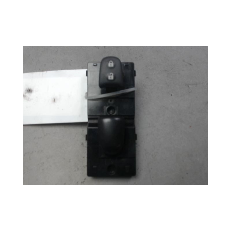 COMMANDE LEVE-GLACE PORTE AVD NISSAN QASHQAI