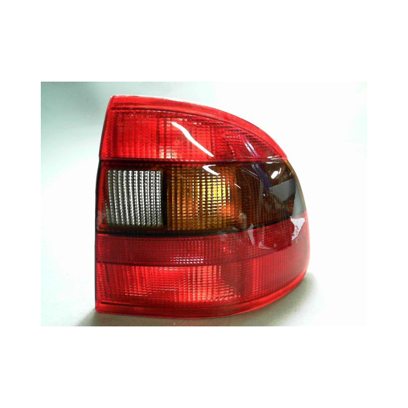 FEU ARRIERE DROIT OPEL ASTRA