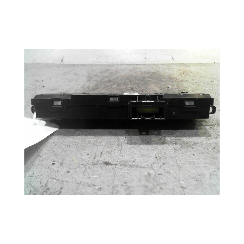 BOUTON DE WARNING RENAULT CAPTUR