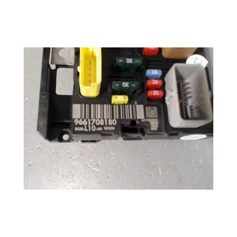 BOITE A FUSIBLES PEUGEOT 207