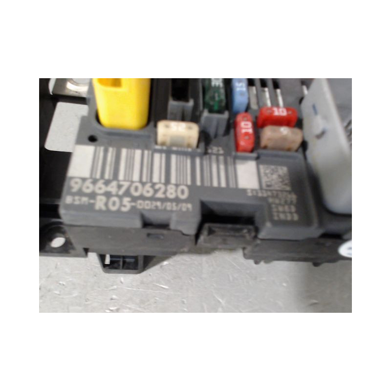 BOITE A FUSIBLES CITROEN C4