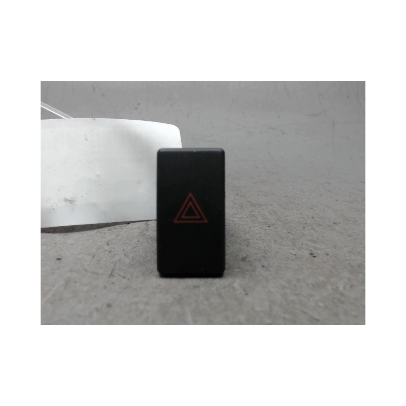 BOUTON DE WARNING TOYOTA AVENSIS BREAK 2006-