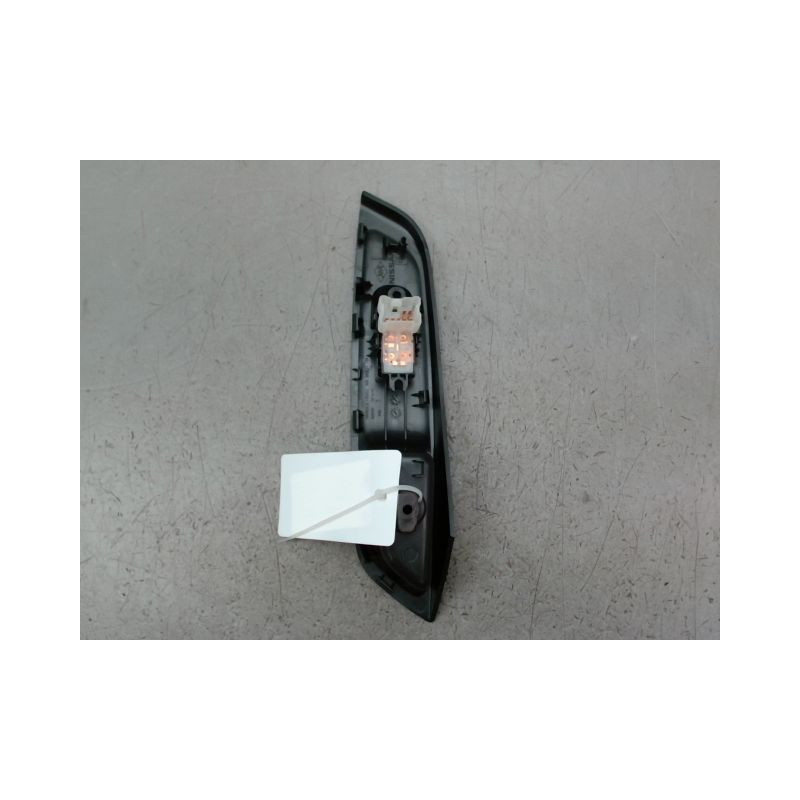 COMMANDE LEVE-GLACE PORTE ARD NISSAN MICRA 2009-