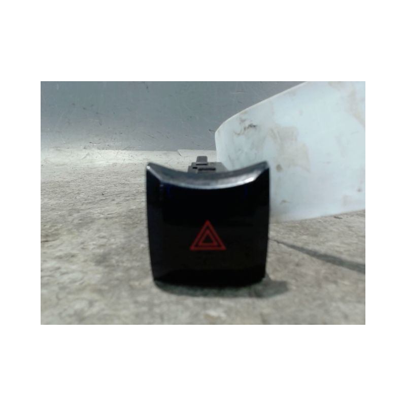 BOUTON DE WARNING CITROEN C-ZERO