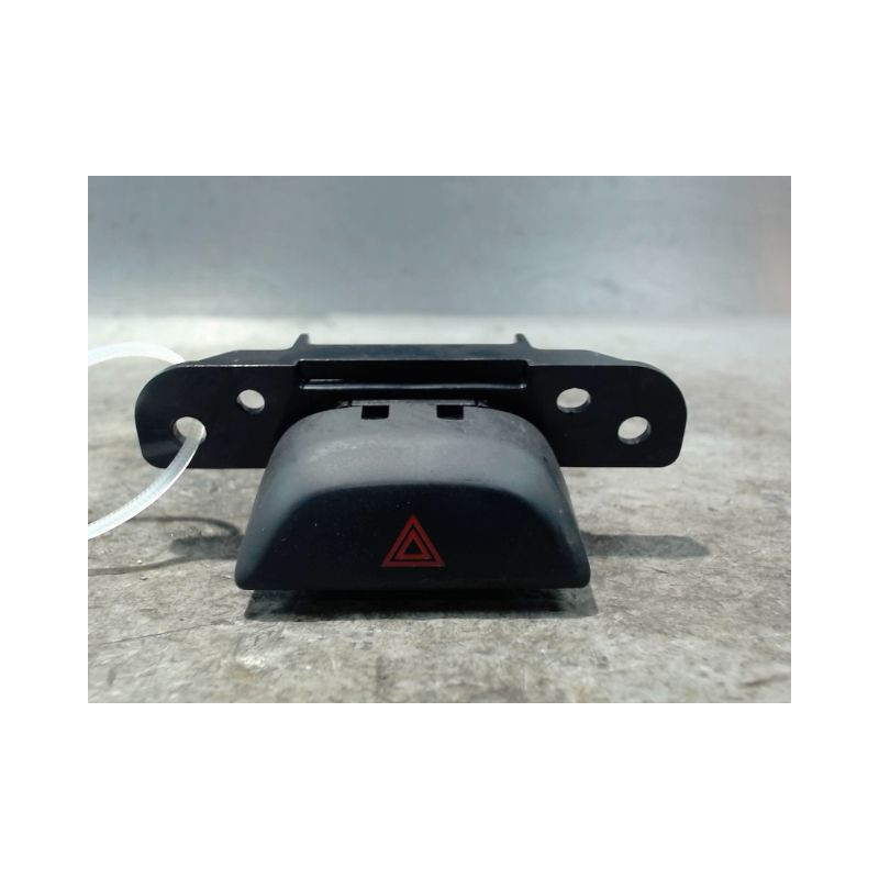 BOUTON DE WARNING NISSAN PULSAR