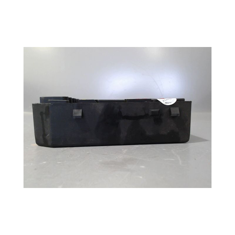 BOITE A FUSIBLES RENAULT MEGANE