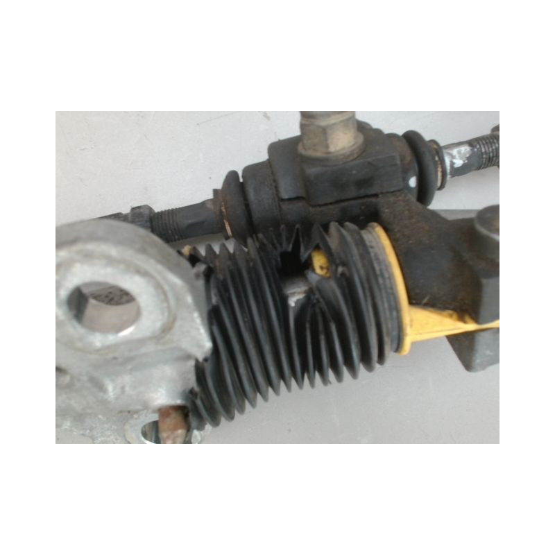 CREMAILLERE PEUGEOT 106