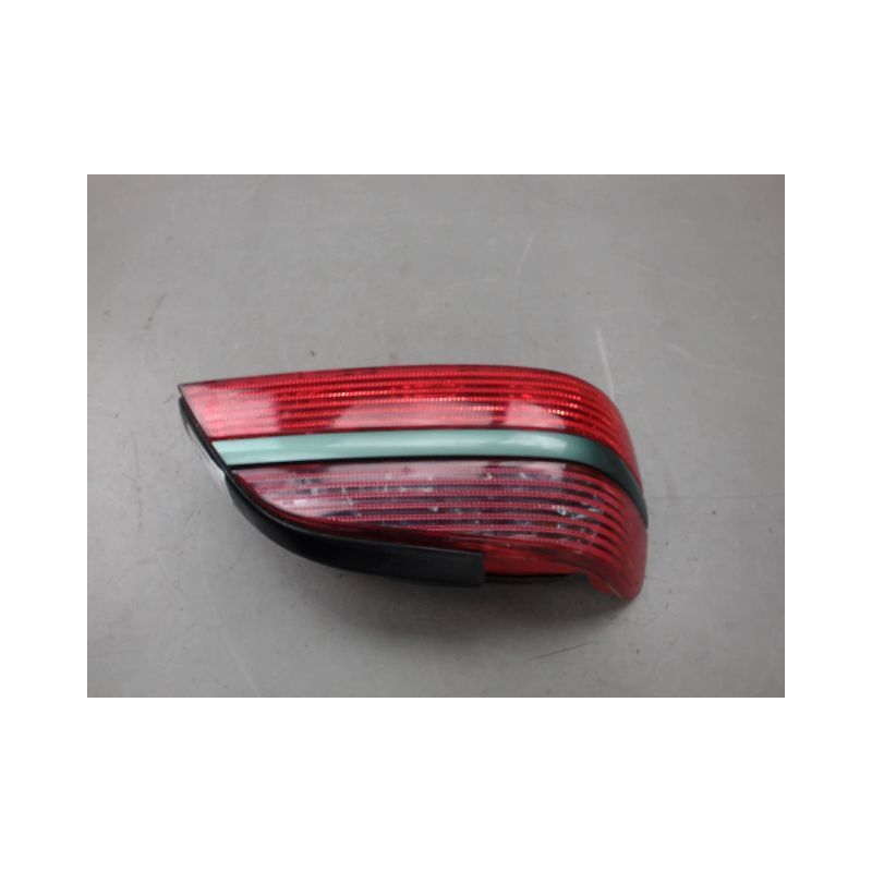 FEU ARRIERE GAUCHE  PEUGEOT 406