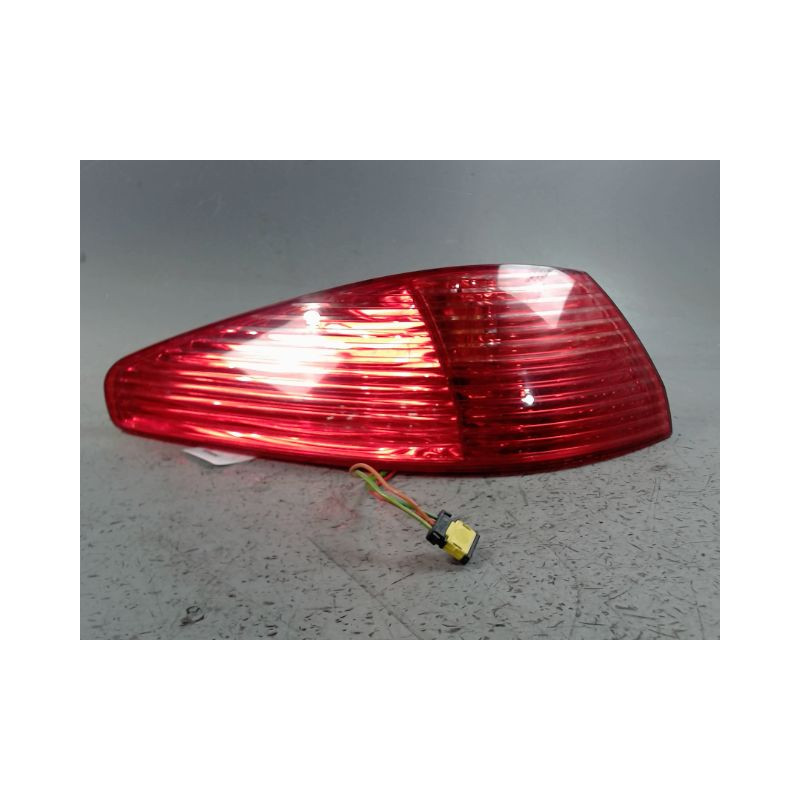 FEU ARRIERE GAUCHE  PEUGEOT 607 2004-
