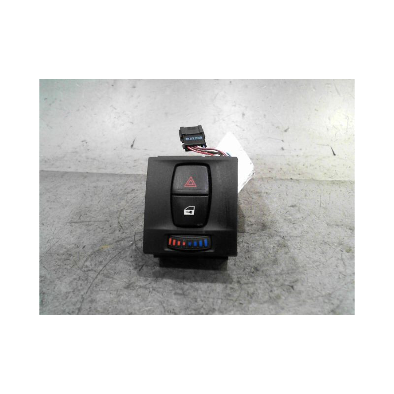 BOUTON DE WARNING BMW M140L