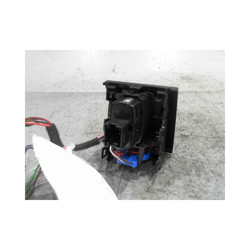 BOUTON DE WARNING BMW M140L