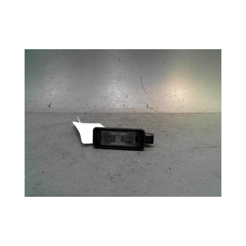 ECLAIREUR PLAQUE DE POLICE DROIT PEUGEOT 2008