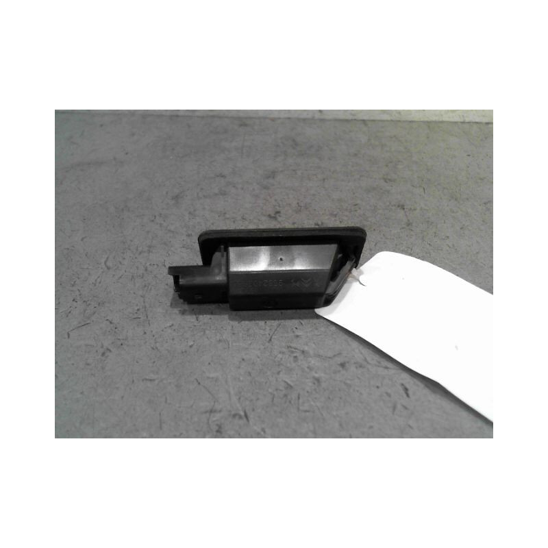ECLAIREUR PLAQUE DE POLICE DROIT PEUGEOT 2008