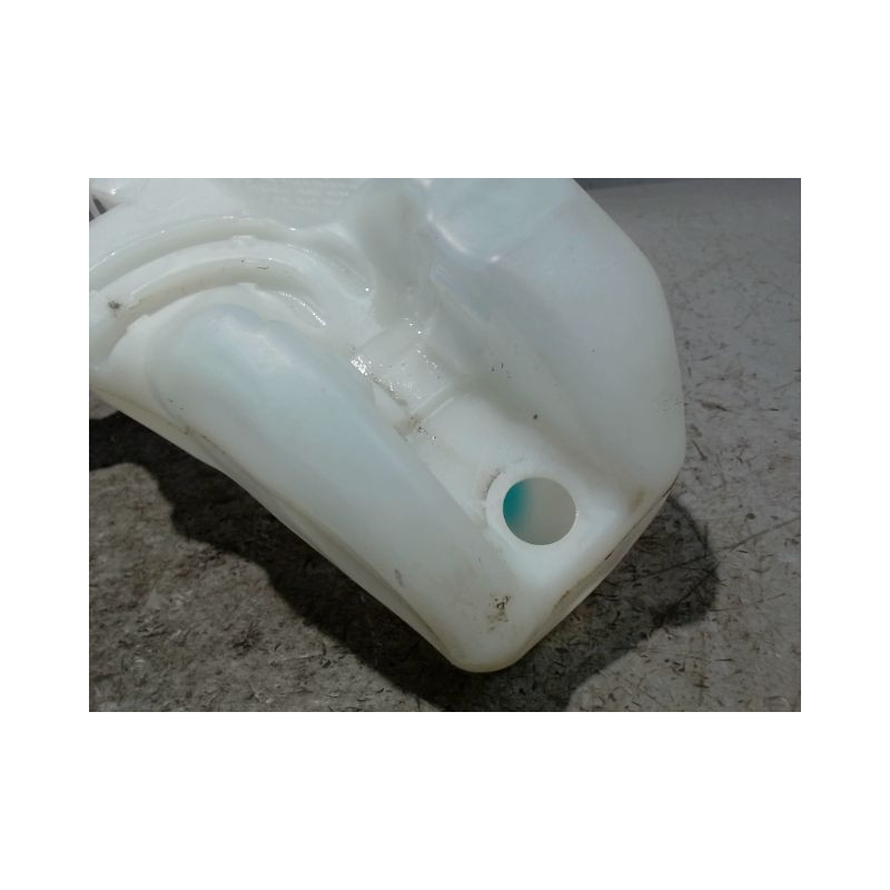 RESERVOIR LAVE-GLACE AVANT PEUGEOT 208