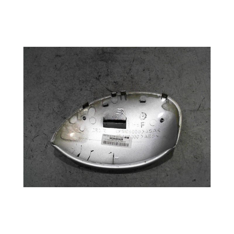 CARENAGE RETROVISEUR EXTERIEUR DROIT PEUGEOT 206