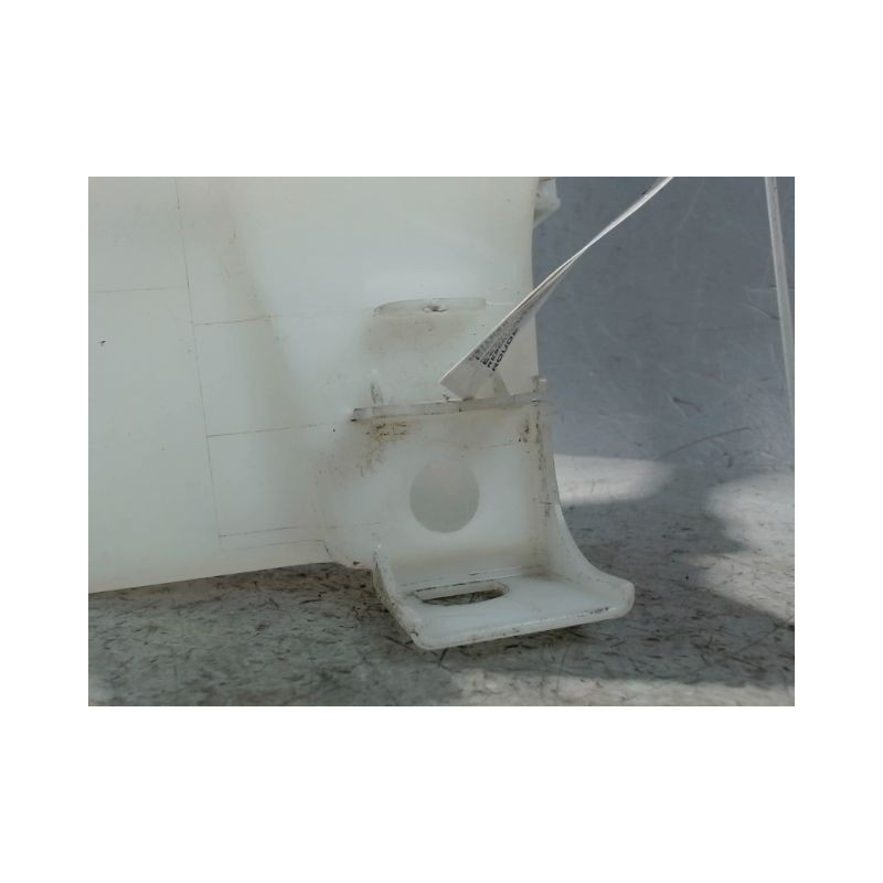 RESERVOIR LAVE-GLACE AVANT KIA RIO 2005-