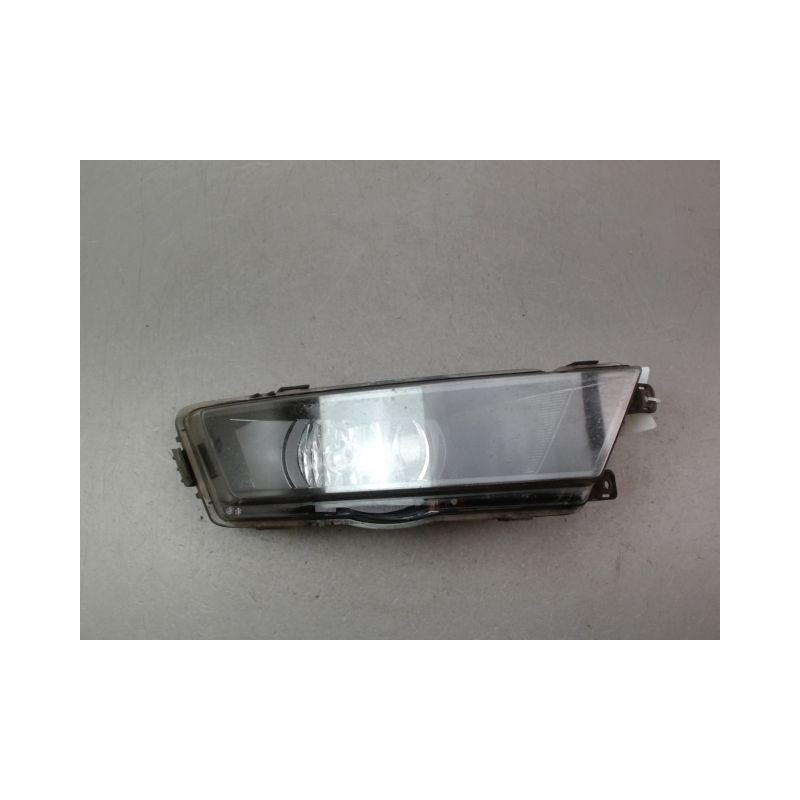 PHARE ANTIBROUILLARD AVANT DROIT SKODA RAPID