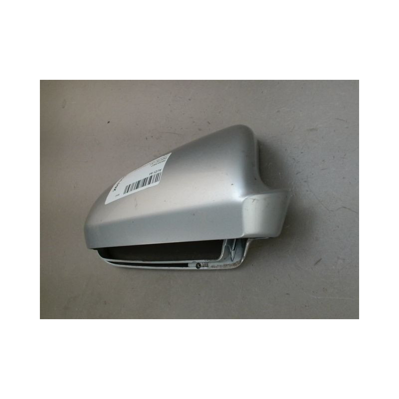 CARENAGE RETROVISEUR EXTERIEUR DROIT AUDI A4