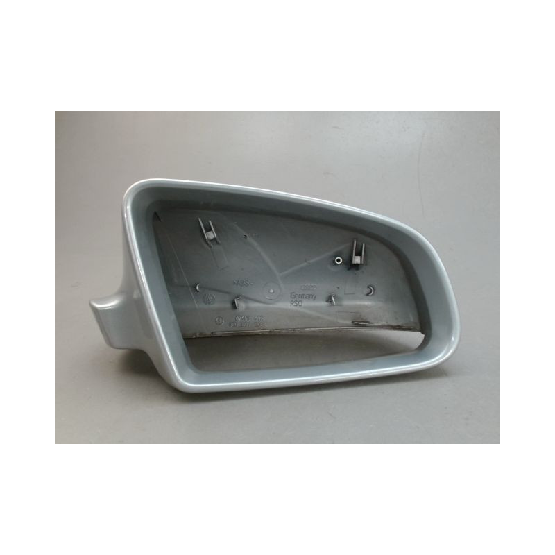 CARENAGE RETROVISEUR EXTERIEUR DROIT AUDI A4