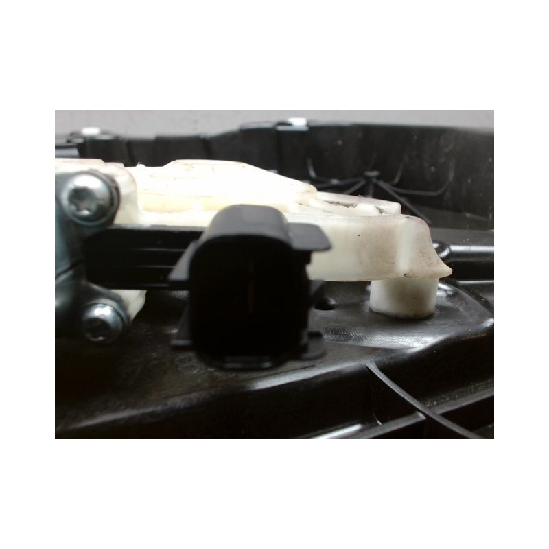 MECANISME+MOTEUR LEVE-GLACE AVANT DROIT FORD PUMA