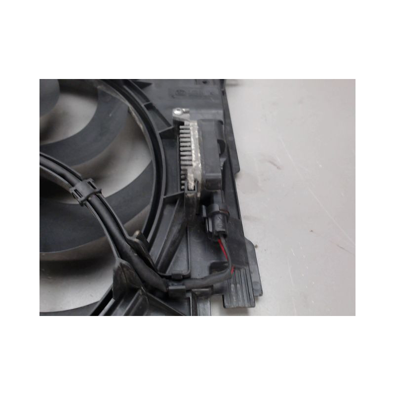 MOTEUR VENTILATEUR RADIATEUR B.M.W. SERIE 1
