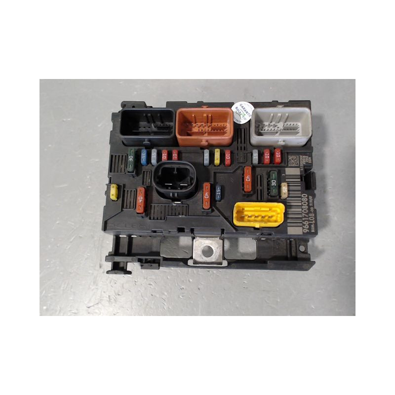 BOITE A FUSIBLES CITROEN C4