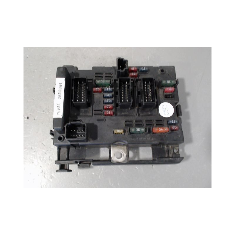 BOITE A FUSIBLES PEUGEOT 307