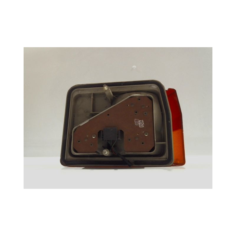 FEU ARRIERE GAUCHE  ROVER METRO 85-91