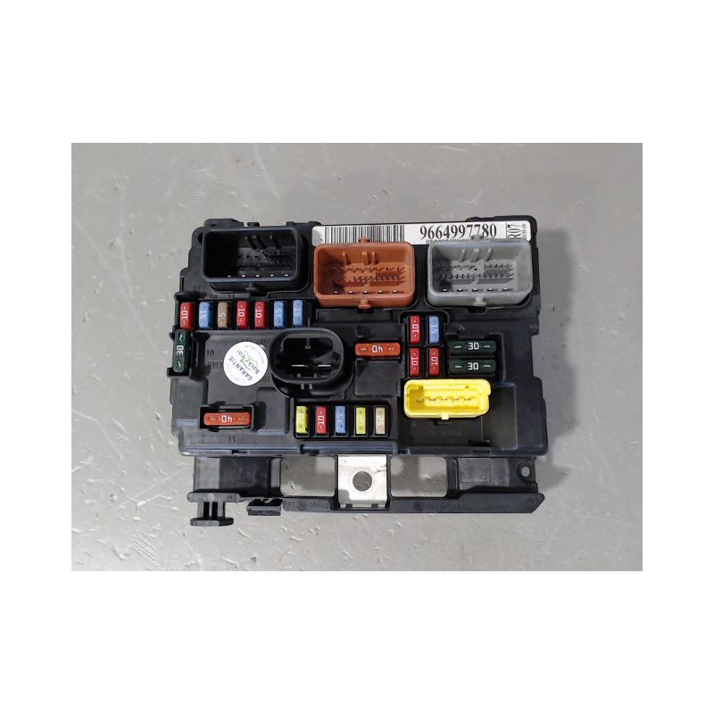 BOITE A FUSIBLES PEUGEOT 207 3P