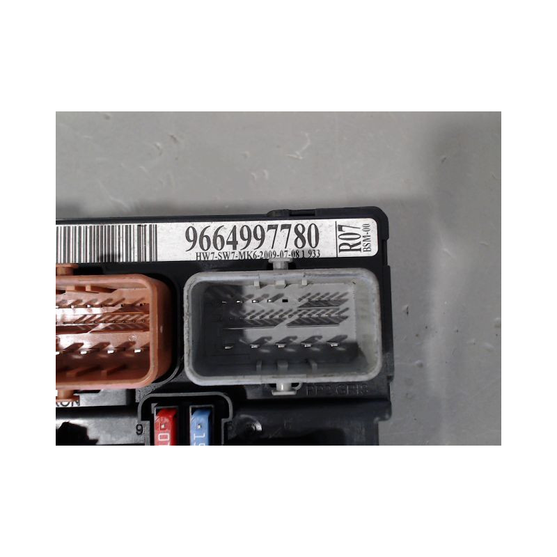 BOITE A FUSIBLES PEUGEOT 207 3P