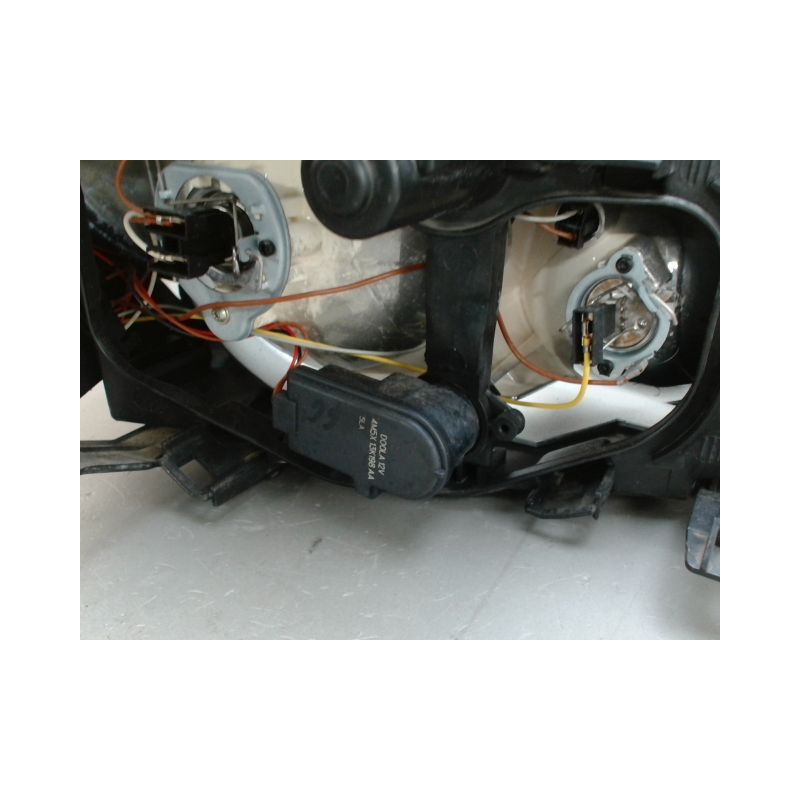 PHARE GAUCHE FORD FOCUS 05-07