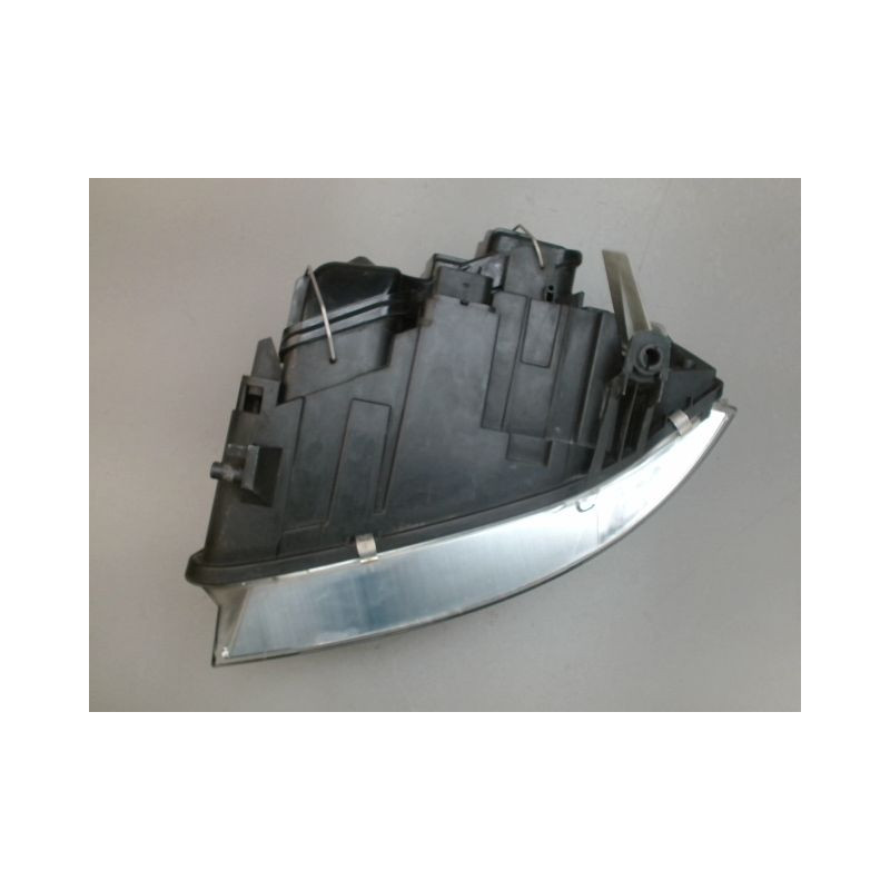 PHARE DROIT AUDI A6
