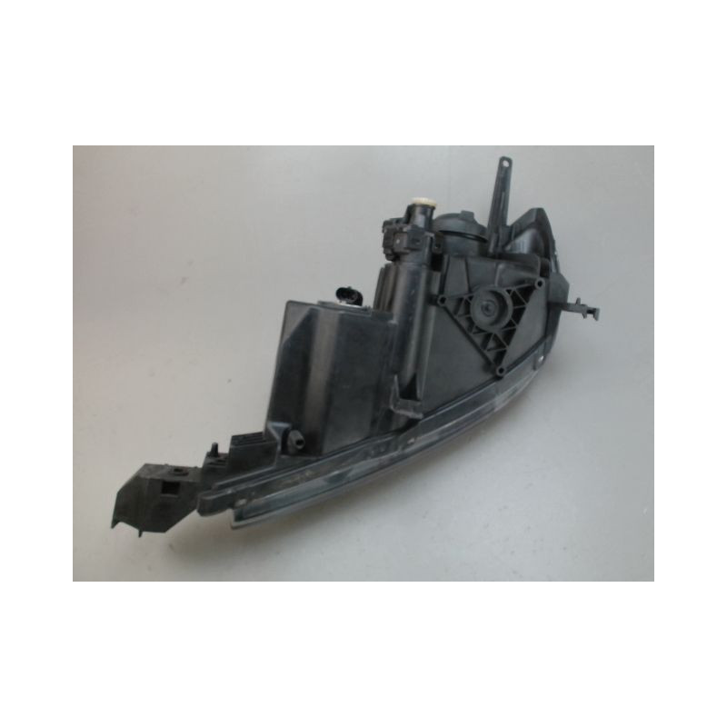 PHARE DROIT MAZDA 3
