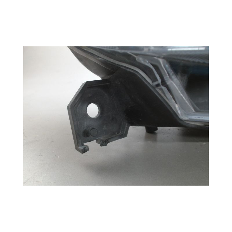 PHARE DROIT MAZDA 3
