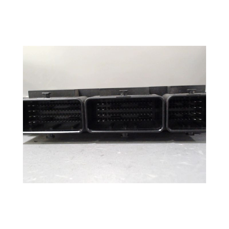 CALCULATEUR MOTEUR RENAULT CLIO