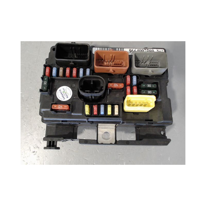 BOITE A FUSIBLES PEUGEOT 207