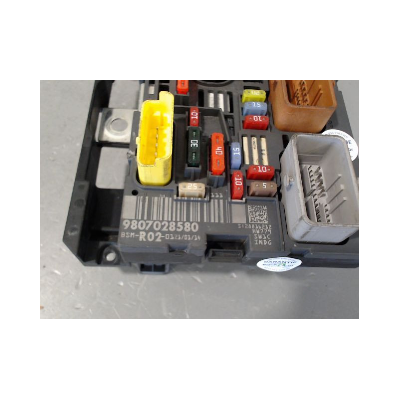 BOITE A FUSIBLES PEUGEOT 5008