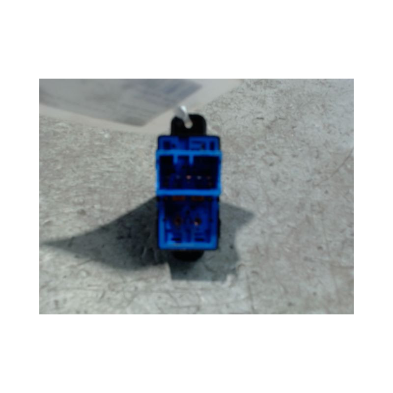 COMMANDE LEVE-GLACE PORTE AVD KIA PICANTO